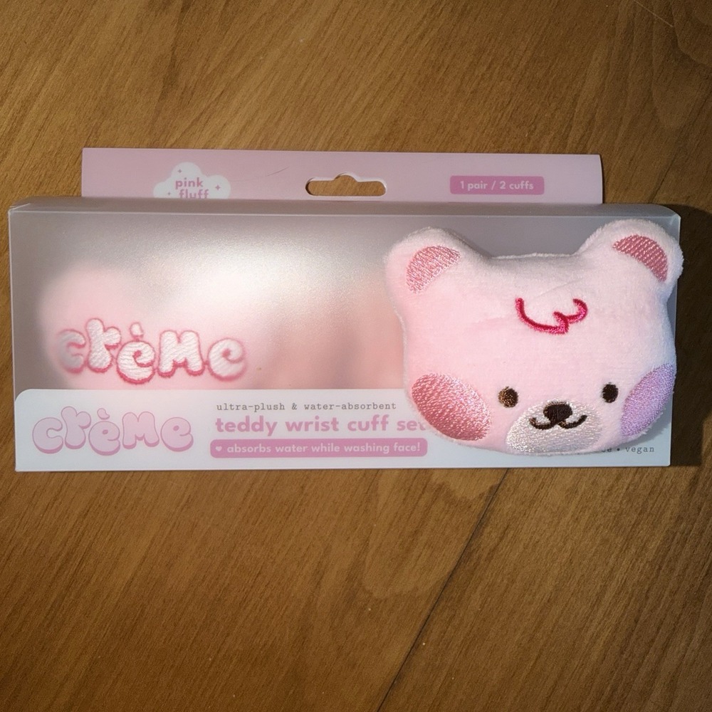 NEW The Creme Shop Teddy Wrist Cuff Set Plush Water Absorbent Pink Fluff